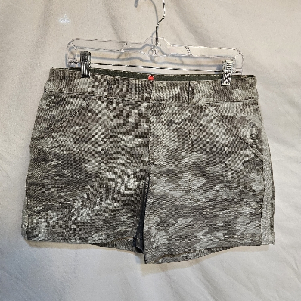Spanx Twill Green Camo Shorts Women’s X-Large EUC